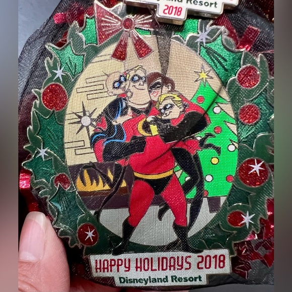 NEW Limited Edition Disneyland 2018 Incredibles Pin & Ornament Set Collectible - Picture 3 of 8